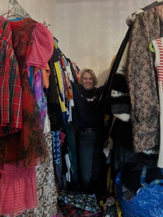 Vyprodej za 100,200,500. 25.+26.10. 12:00-17:00 Vodičkova 10 Nasbírala jsem spoustu oblečení, které jsem vsude mozne...