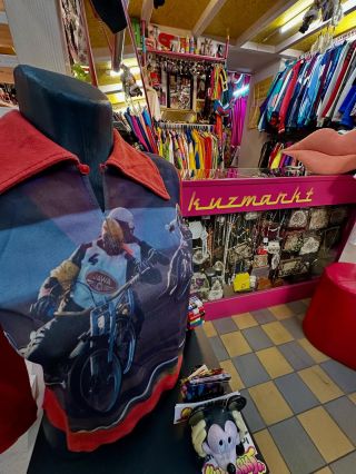 Kuzmarkt kolekce skvělých teplákovek Možná od roku 1970 doteď #loveit